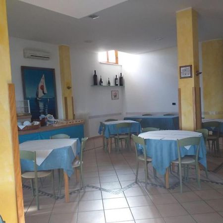 Room In Bb - Spacious Double Room Beside The Sea Pineto Exterior photo