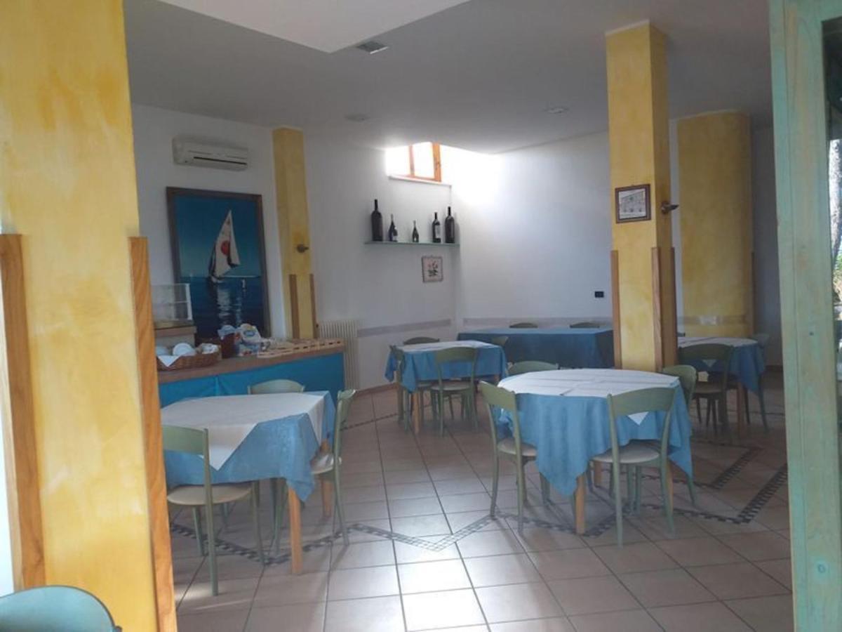 Room In Bb - Spacious Double Room Beside The Sea Pineto Exterior photo