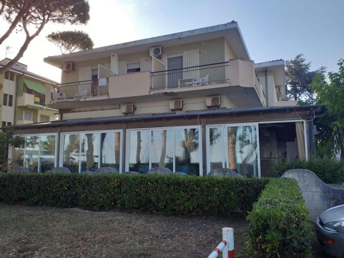 Room In Bb - Spacious Double Room Beside The Sea Pineto Exterior photo