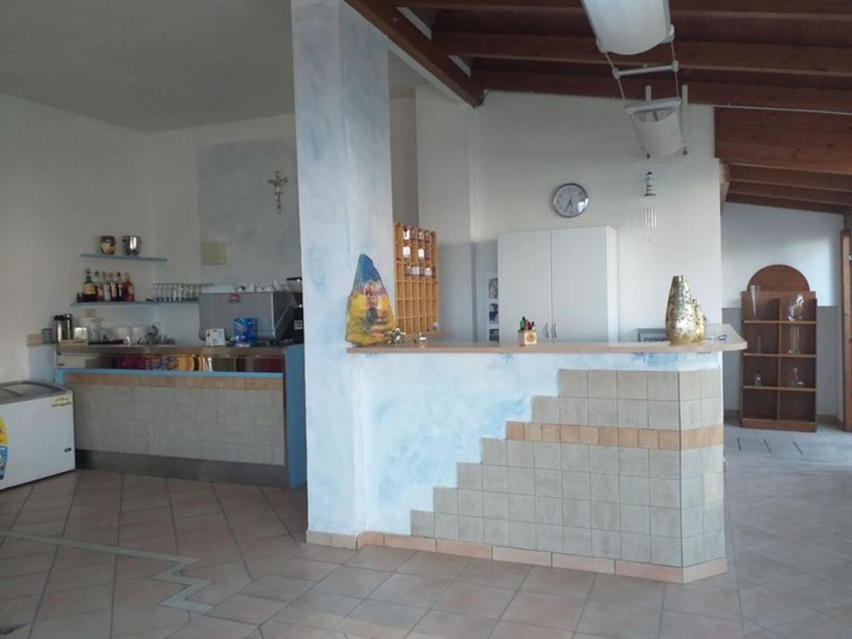Room In Bb - Spacious Double Room Beside The Sea Pineto Exterior photo