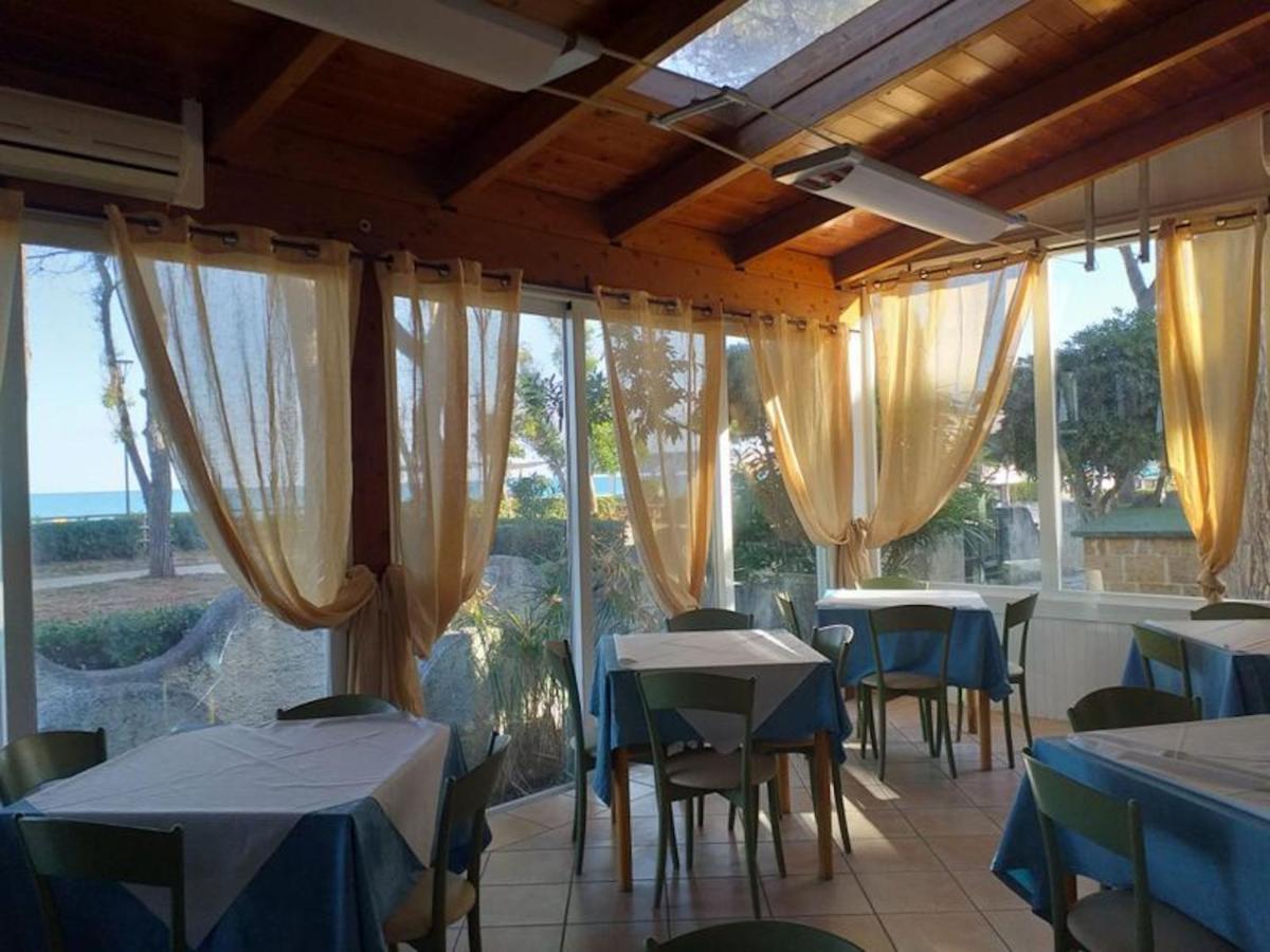 Room In Bb - Spacious Double Room Beside The Sea Pineto Exterior photo