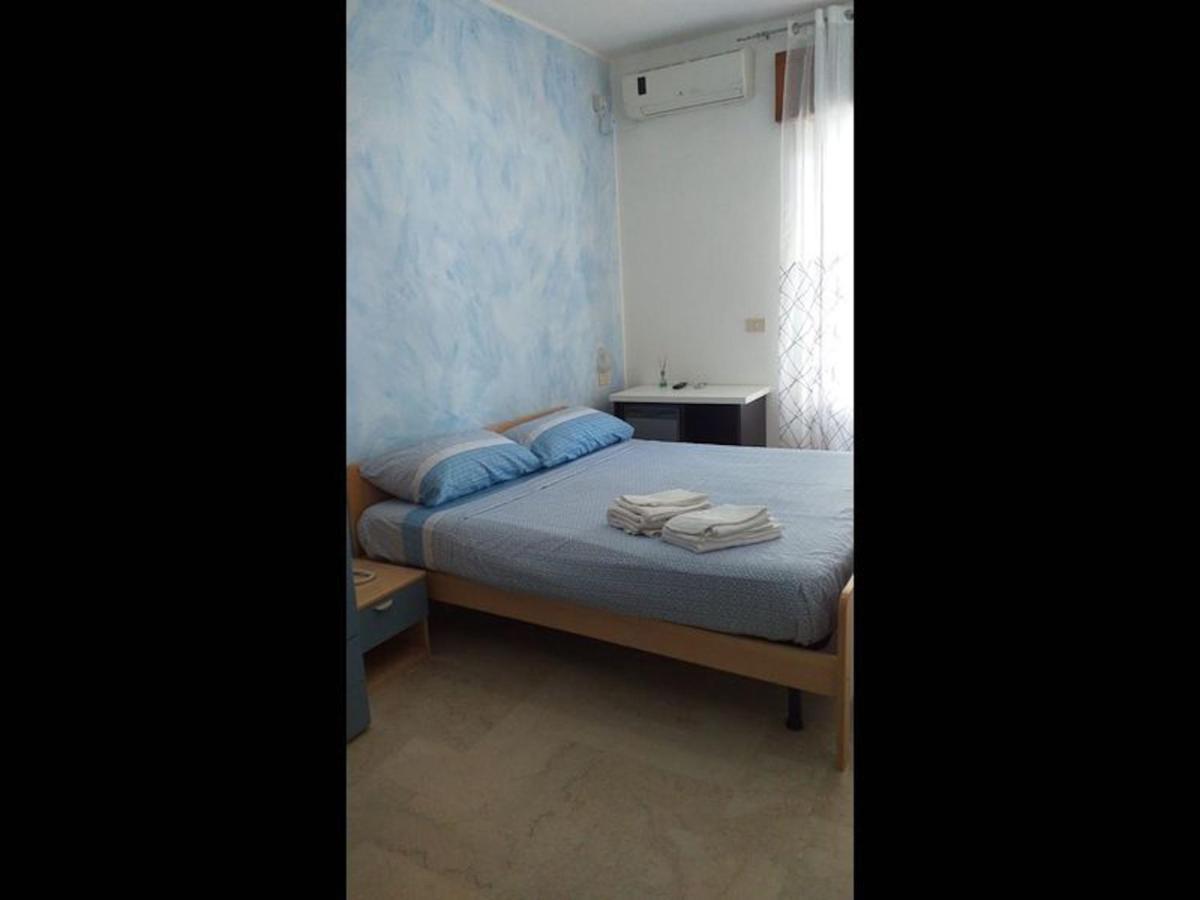 Room In Bb - Spacious Double Room Beside The Sea Pineto Exterior photo